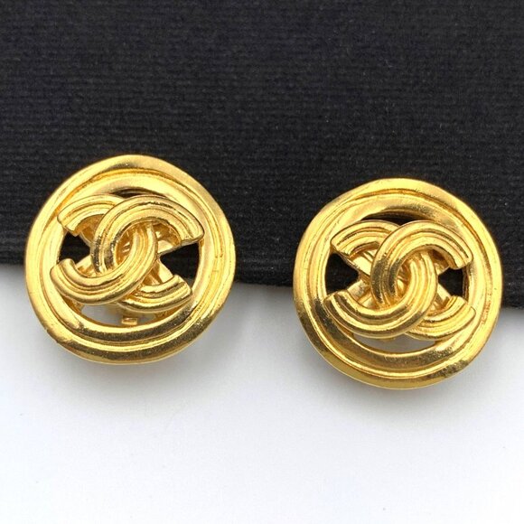 CHANEL 24K Earrings Vintage CC Gold Plated Clip-On Round Medallion Logo 1996 96P - Picture 1 of 15